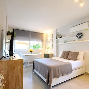 https://10tosea-studio-hermanos-pinzon.1costadelsol.com